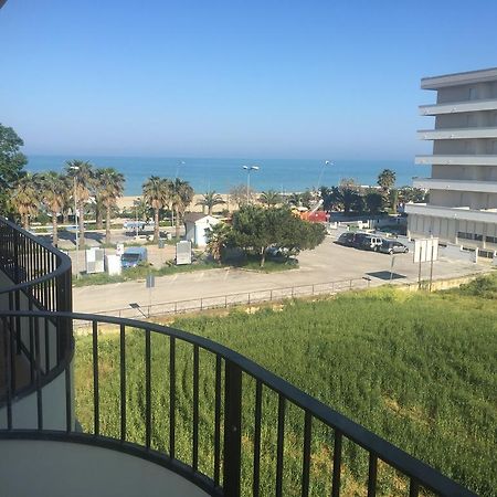 Appartamenti Sul Lungomare Alba Adriatica Kültér fotó